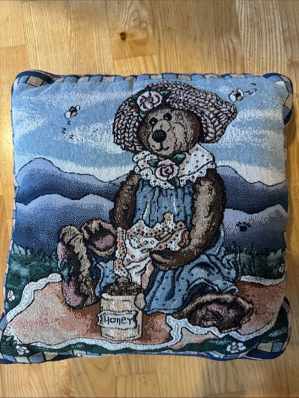 Boyds Bears Throw Pillow Teddy Bear w/ Hat 16" Tapestry Pillow Honey and Bee's